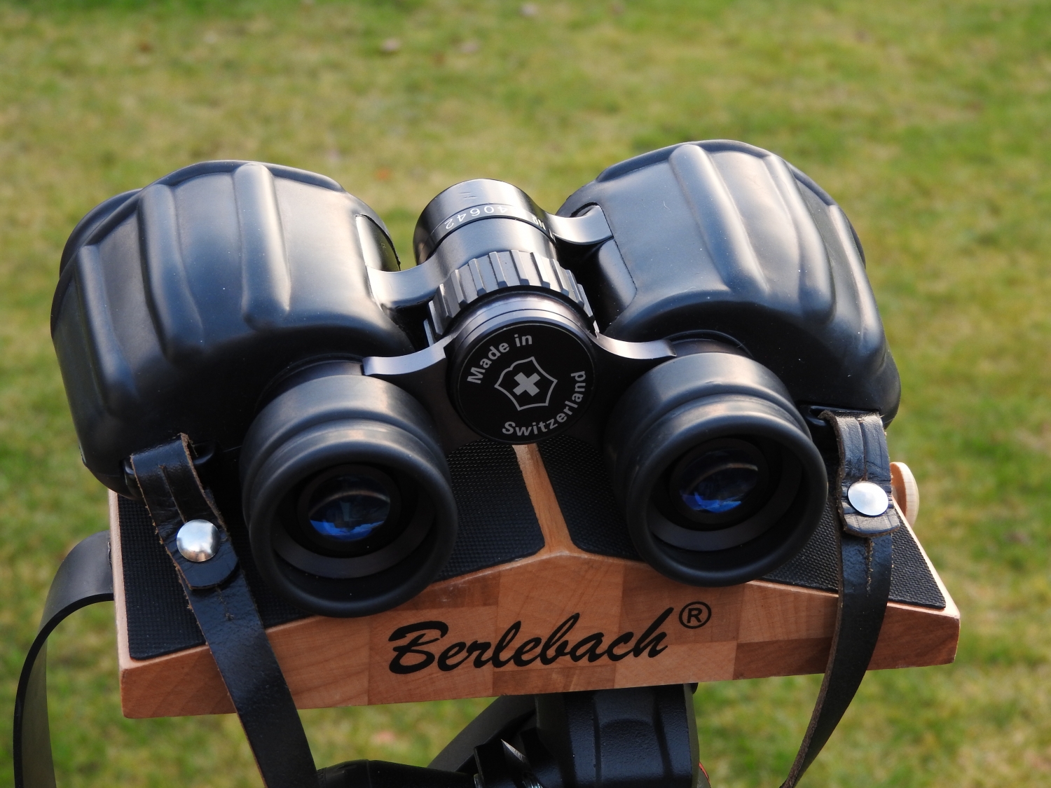 Kern 8×30 Swiss Army CF (single hinge) Binoculars Today